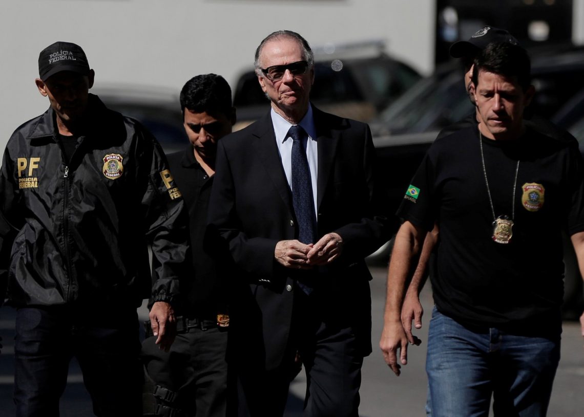 O presidente do Comitê Olímpico Brasileiro (COB) Carlos Arthur Nuzman chega na sede da Polícia Federal após ser preso no Rio de Janeiro (Foto: Bruna Kelly/Reuters)
