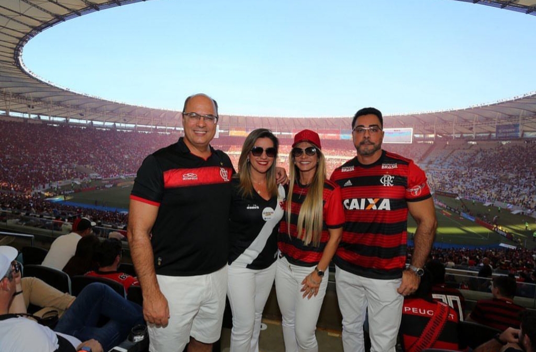 Na foto, Wilson WItzel e sua esposa Helena Witzel com Marcelo Bretas e sua esposa Simone Bretas na final do campeonato carioca- (Instagram/mbretas)