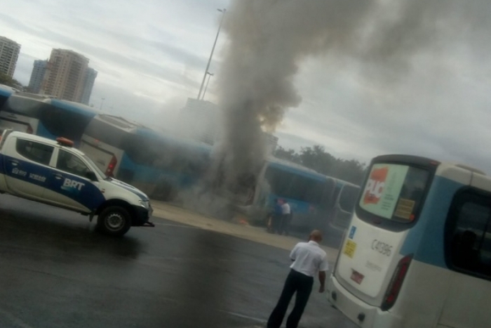 BRT em chamas na Alvorada (Reprodução: WhatsApp)