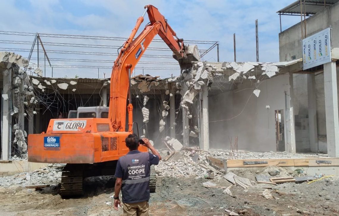 Desde o início do ano, a Seop realizou cerca de 400 demolições de imóveis irregulares em toda a cidade – Divulgação