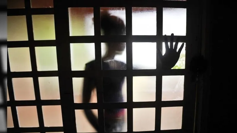 Menina torturada pelo pai e pela madrasta é encaminhada a um abrigo. (Foto: Marcello Casal Jr/Agência Brasil)